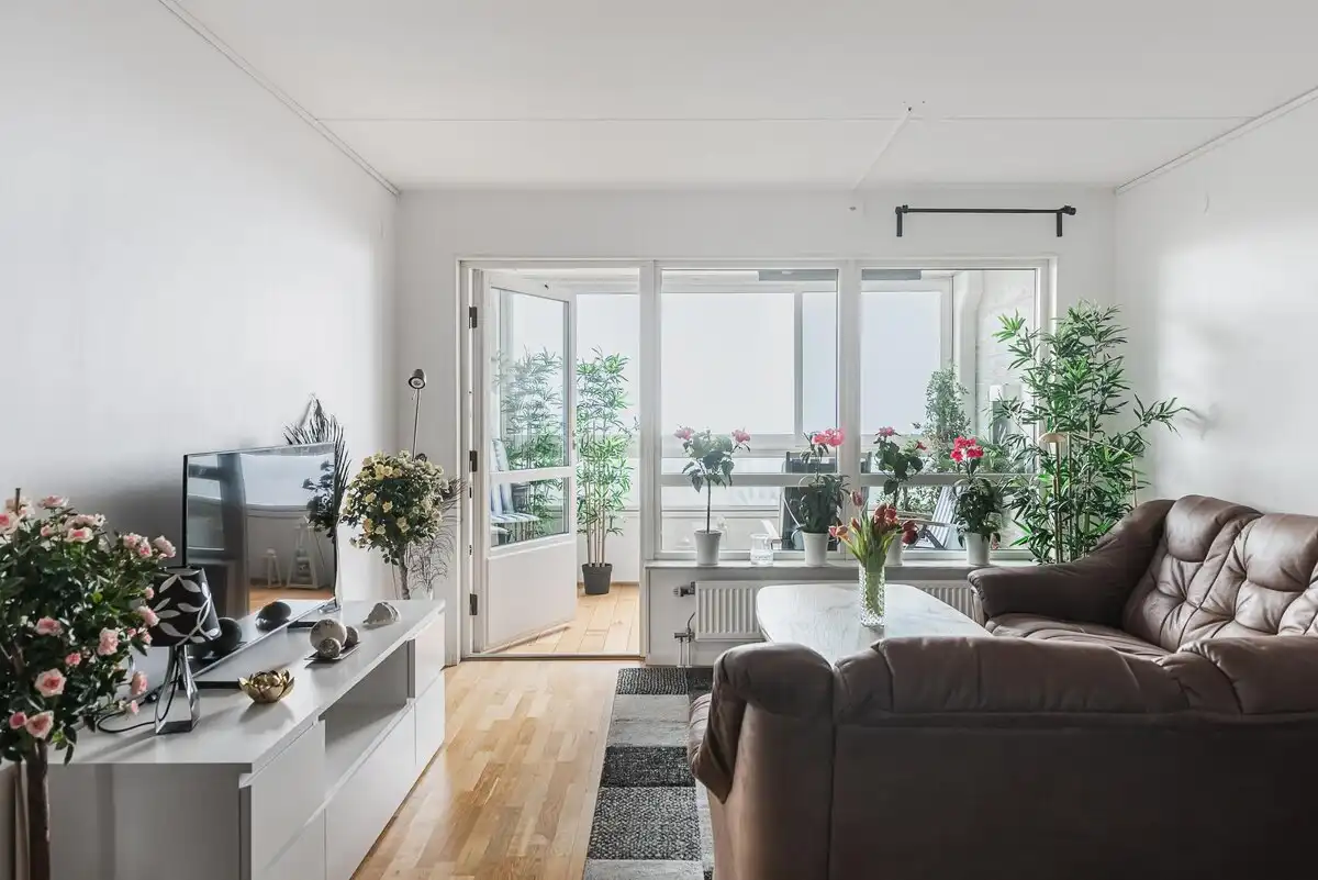 Nem tudnék ilyen körülmények között élni: a svéd lakások 4 kellemetlen részlete, ami értetlenséget és csalódást okoz életszínvonal, függöny hiánya, galéria, IKEA, közös mosókonyha, lakberendezés, minimalizmus, svéd lakások, Svédország, zuhanyzó