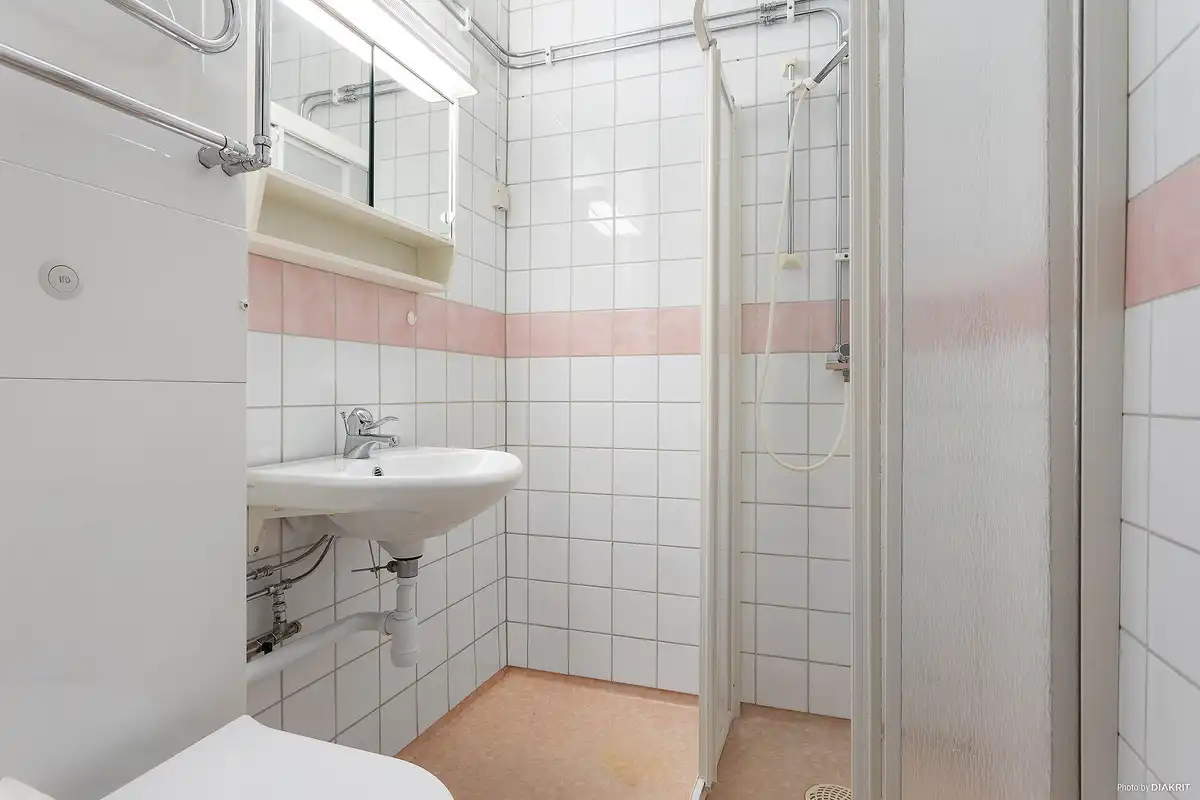 Nem tudnék ilyen körülmények között élni: a svéd lakások 4 kellemetlen részlete, ami értetlenséget és csalódást okoz életszínvonal, függöny hiánya, galéria, IKEA, közös mosókonyha, lakberendezés, minimalizmus, svéd lakások, Svédország, zuhanyzó