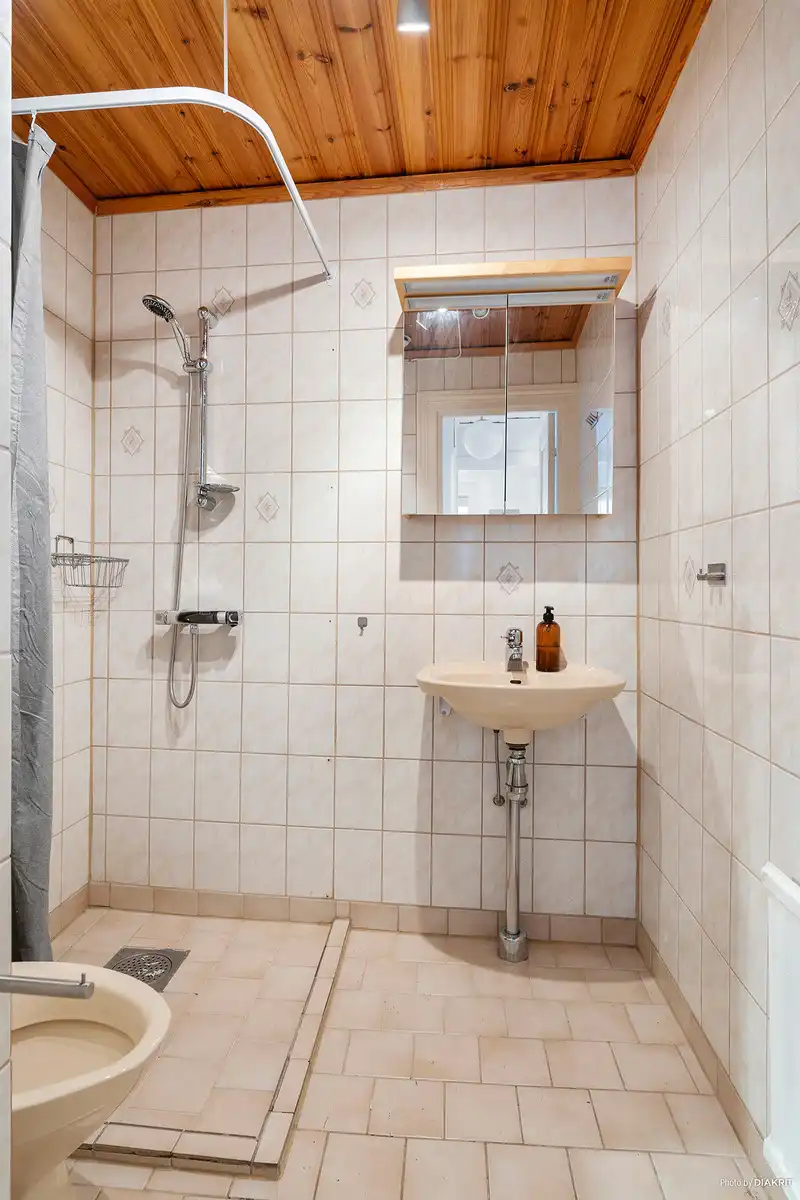 Nem tudnék ilyen körülmények között élni: a svéd lakások 4 kellemetlen részlete, ami értetlenséget és csalódást okoz életszínvonal, függöny hiánya, galéria, IKEA, közös mosókonyha, lakberendezés, minimalizmus, svéd lakások, Svédország, zuhanyzó