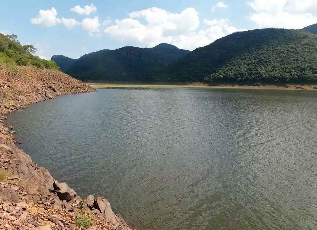 Egy rejtélyes tó Afrikában, ahonnan nem lehet elvinni a vizet. Mi ennek a különleges helynek a titka? Dél-Afrika, Fundudzi tó, helyi legendák, kristályosodás, Limpopo, mérgező víz, rejtélyes tó, szent tó, természeti csoda, ukodola