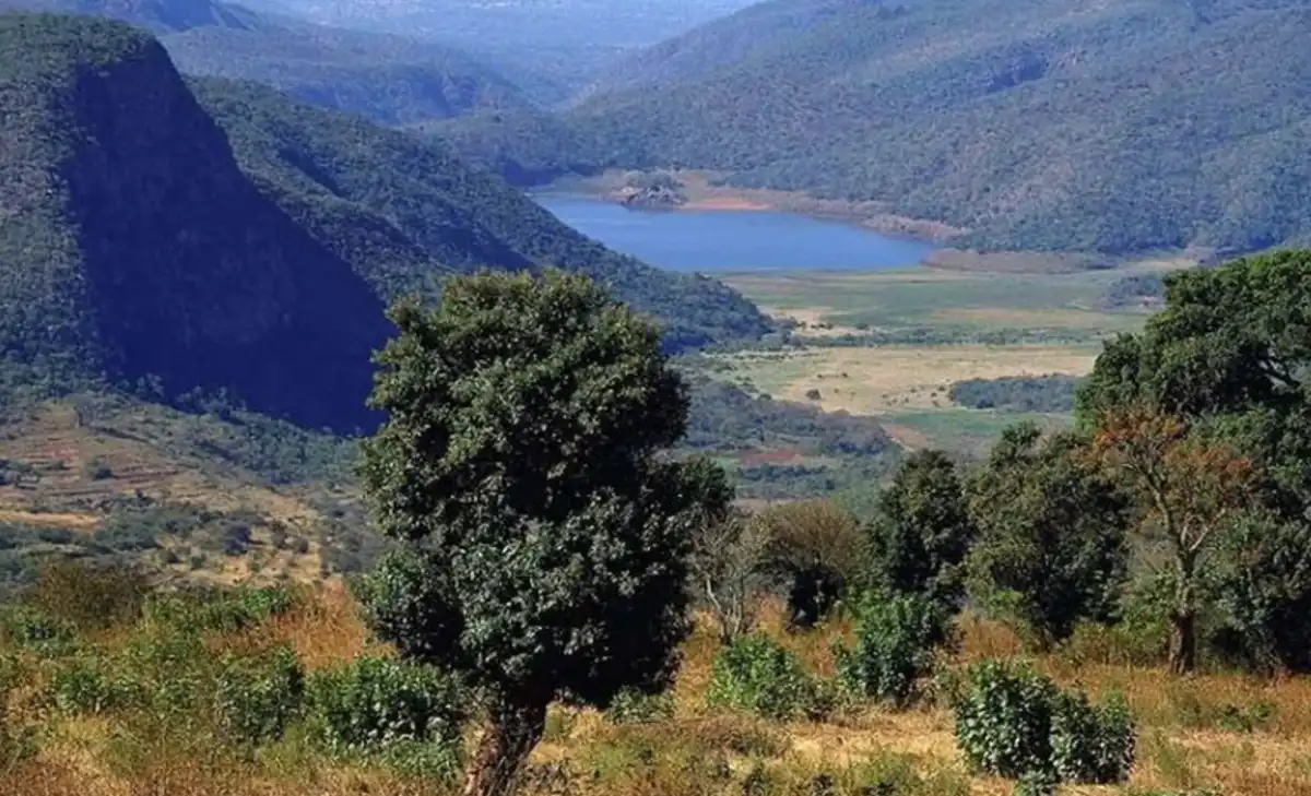 Egy rejtélyes tó Afrikában, ahonnan nem lehet elvinni a vizet. Mi ennek a különleges helynek a titka? Dél-Afrika, Fundudzi tó, helyi legendák, kristályosodás, Limpopo, mérgező víz, rejtélyes tó, szent tó, természeti csoda, ukodola