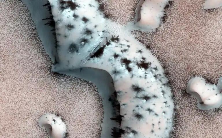 A marsjáró olyan kísérteties dolgokat fedezett fel a Marson, amik semmire sem hasonlítanak a Földön bolygókutatás, HiRISE, Kieffer modell, Mars, marsi gejzírek, marsi pólusok, NASA, pókszerű képződmények, szén-dioxid jég, szublimáció