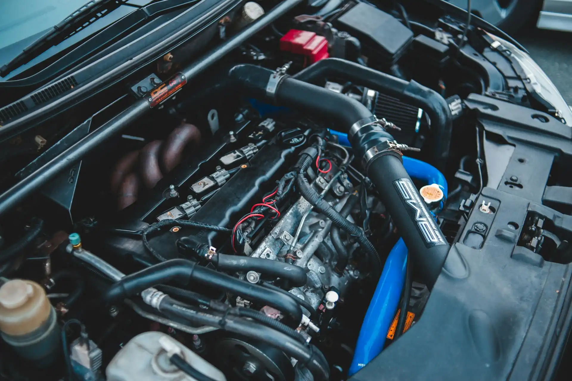 Mit befolyásol a motor nyomatéka, és miért fontosabb, mint a teljesítmény: egyszerűen elmagyarázom autóválasztás, benzinmotor, dízelmotor, mindennapi vezetés, motor jellemzők, motor teljesítménye vs nyomaték, motorteljesítmény, nyomaték, városi vezetés, vonóerő