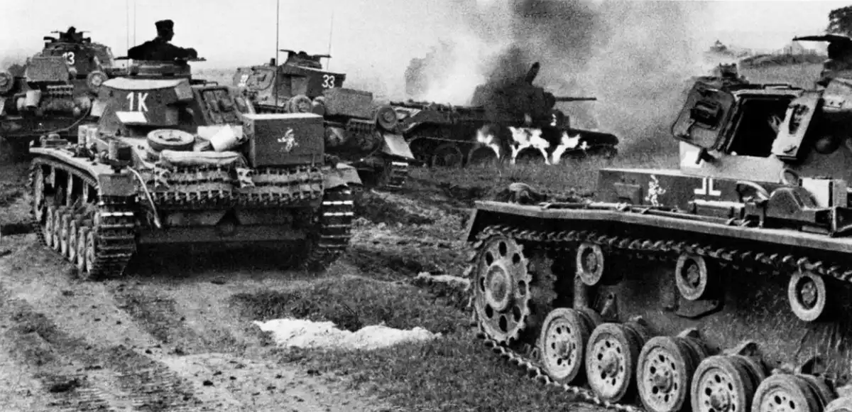A németek csak 1943-ban vették észre, hogy valami nem stimmel a tankjuk szürke festékével: miért döntöttek úgy, hogy lecserélik, és miért volt eleinte szürke a tank? álcázás, festés, haditechnika, harckocsi, német, stratégia, színek, szovjet, történelem, világháború