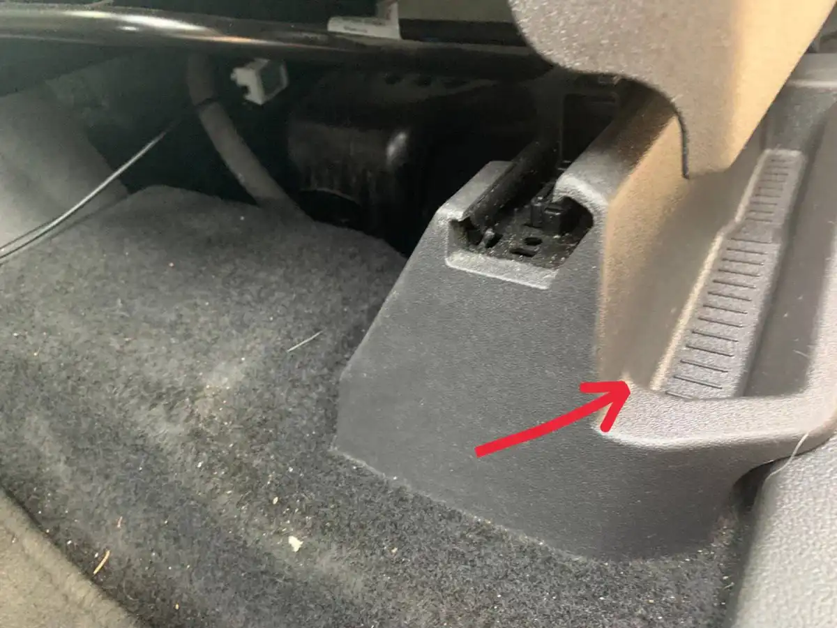 A Ford zseniális és egyszerű megoldása, amit minden autóban alkalmazni kellene autó, Beltér, felszereltség, Ford, innováció, kényelem, Kuga, megoldás, praktikum, tárolás