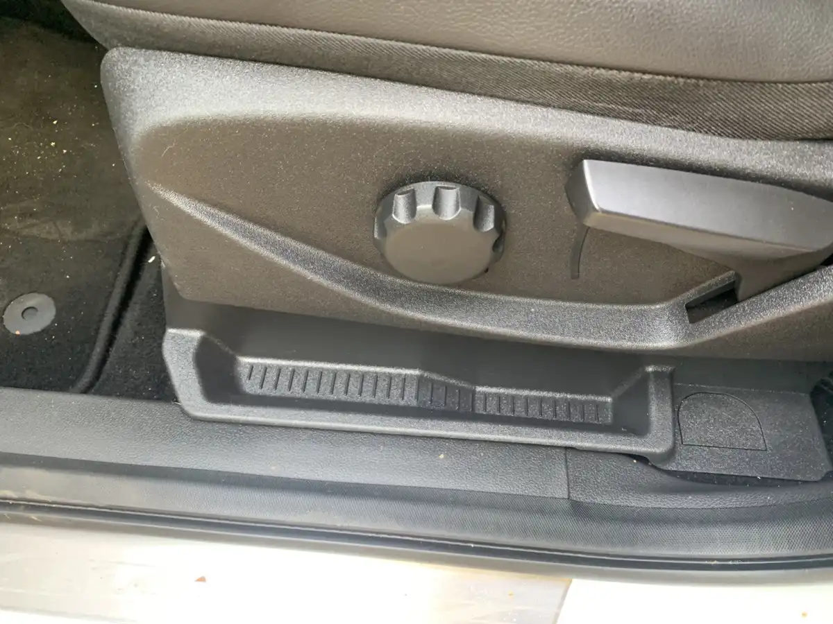 A Ford zseniális és egyszerű megoldása, amit minden autóban alkalmazni kellene autó, Beltér, felszereltség, Ford, innováció, kényelem, Kuga, megoldás, praktikum, tárolás