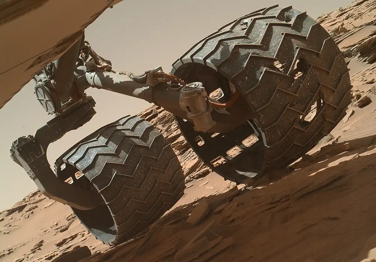 Mik ezek a furcsa kopásnyomok a Curiosity marsjáró kerekein, mikor alig 31 kilométert tett meg Curiosity, galéria, Mars, Mérnökség, NASA, Perseverance, Robotika, Rover, technológia, tudomány, Űrkutatás