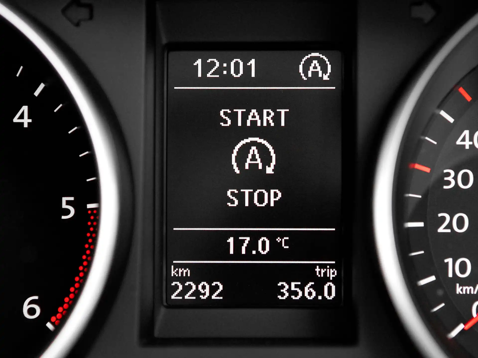 Miért kapcsolja ki sok autótulajdonos a Start/Stop rendszert, és miért rossz? akkumulátor, Autótechnika, hibrid, költség, kopás, motor, önindító, StartStop, üzemanyag, vezetés