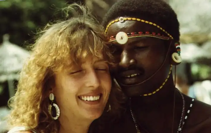 „Afrikaiasan, durván szeretett” – A gazdag svájci asszony drámája: az álomszerelemtől a menekülésig afrika, házasság, Identitás, Kaland, Kenya, Kultúra, Maszáj, Önéletrajz, sors, szerelem
