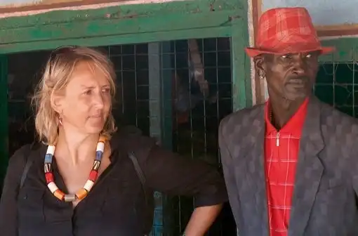 „Afrikaiasan, durván szeretett” – A gazdag svájci asszony drámája: az álomszerelemtől a menekülésig afrika, házasság, Identitás, Kaland, Kenya, Kultúra, Maszáj, Önéletrajz, sors, szerelem