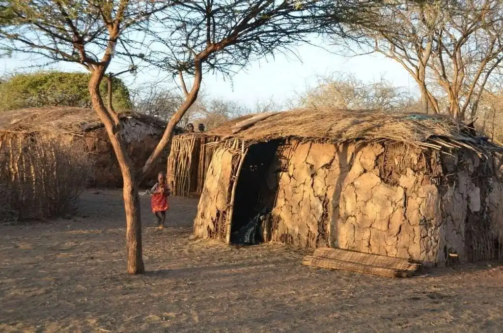 „Afrikaiasan, durván szeretett” – A gazdag svájci asszony drámája: az álomszerelemtől a menekülésig afrika, házasság, Identitás, Kaland, Kenya, Kultúra, Maszáj, Önéletrajz, sors, szerelem
