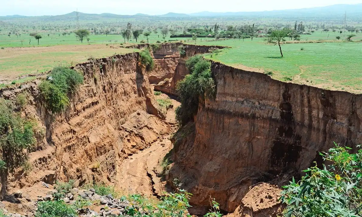 Afrika négyszer gyorsabban szakad szét, mint azt a tudósok gondolták. Ezt a folyamatot már nem lehet megállítani afrika, földtan, jövő, kontinens, Kőzetlemez, Riftvölgy, Szétválás, sziget, tektonika, vulkán