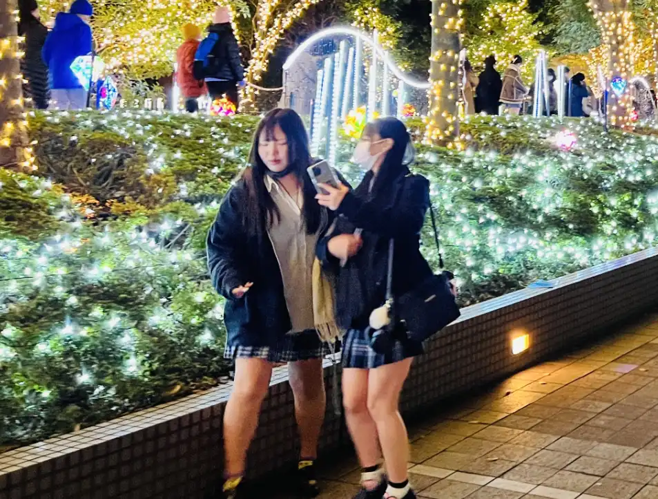 Miért járkálnak szoknyában és csupasz lábakkal a japán nők télen? Egyszerűen elmagyarázom divat, Életmód, hideg, japán, Kawaii, Kultúra, Öltözködés, szokások, tél, Tokió