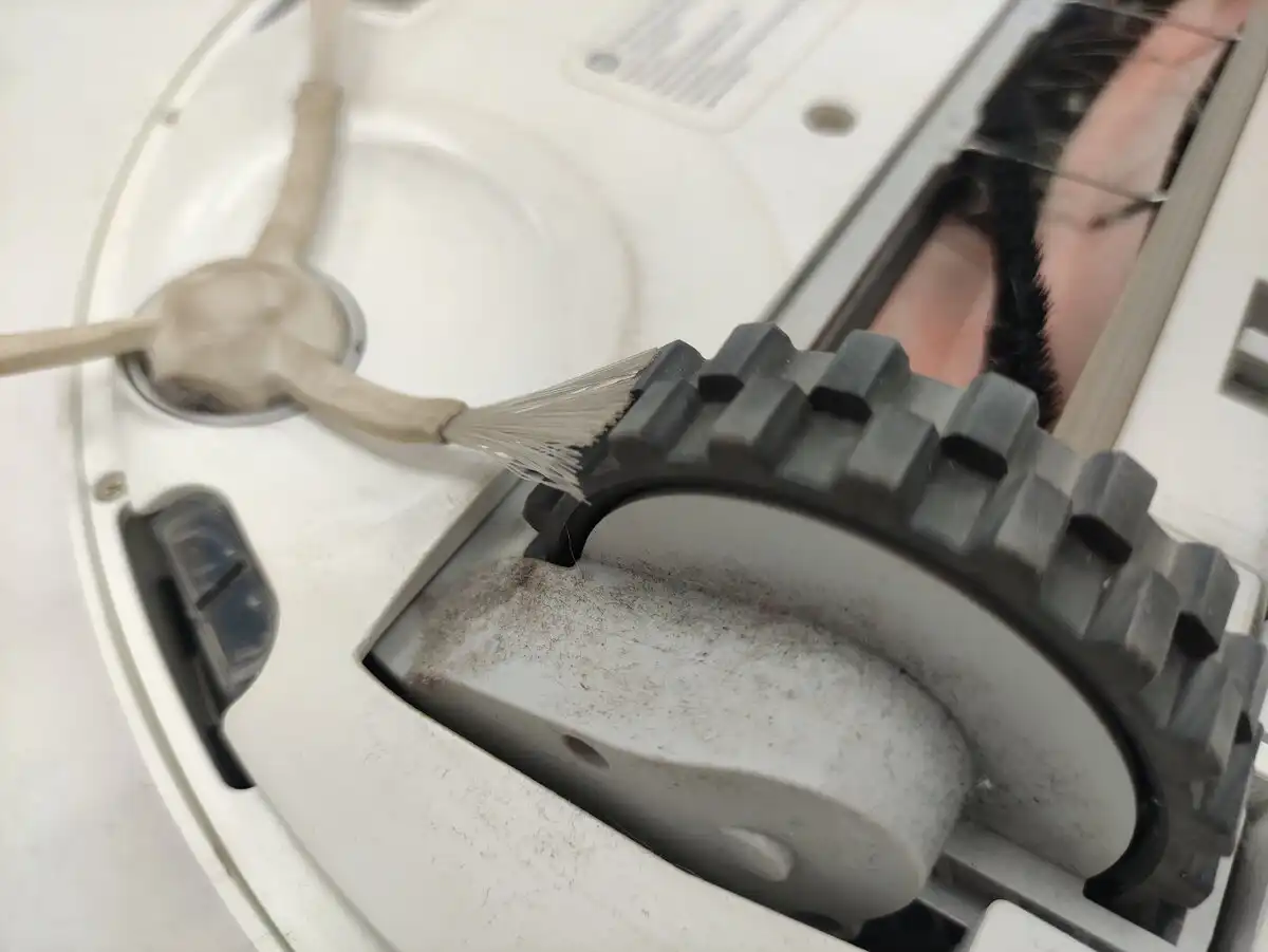 A feleségem robotporszívót szeretett volna, hogy kitakarítsa a házat és a műhelyt. Vettem. 3 év után többet tudok róla, mint az eladók Automatizálás, galéria, háztartás, humor, Kisállatok, mindennapok, otthon, robotporszívó, takarítás, tapasztalat