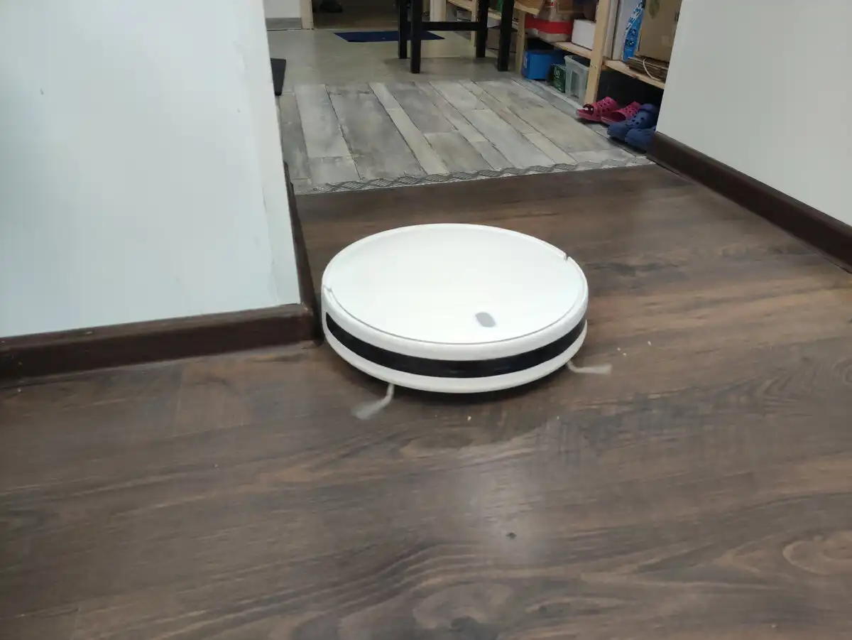 A feleségem robotporszívót szeretett volna, hogy kitakarítsa a házat és a műhelyt. Vettem. 3 év után többet tudok róla, mint az eladók Automatizálás, galéria, háztartás, humor, Kisállatok, mindennapok, otthon, robotporszívó, takarítás, tapasztalat