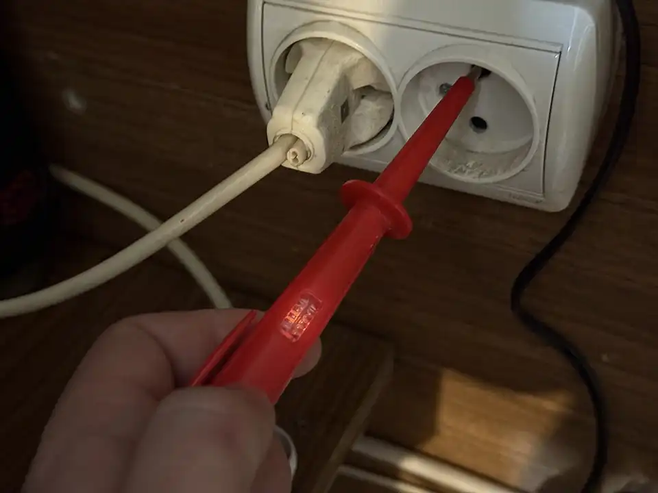 Hogyan használd a fázisceruzát: fázis, nullvezető és vezetékek keresése biztonság, elektromosság, Ezermester, Fázisceruza, feszültség, galéria, konnektor, Mérés, szerszám, Vezeték, villanyszerelés