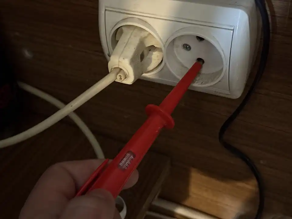 Hogyan használd a fázisceruzát: fázis, nullvezető és vezetékek keresése biztonság, elektromosság, Ezermester, Fázisceruza, feszültség, galéria, konnektor, Mérés, szerszám, Vezeték, villanyszerelés