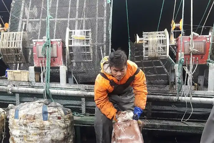 Az igazi Squid Game: a 33 tengerészből csak 11 maradt életben, mire megtalálták a hajójukat Bűnügy, erőszak, halászat, Kína, konfliktus, Lázadás, tengerészet, titok, tragédia, túlélés