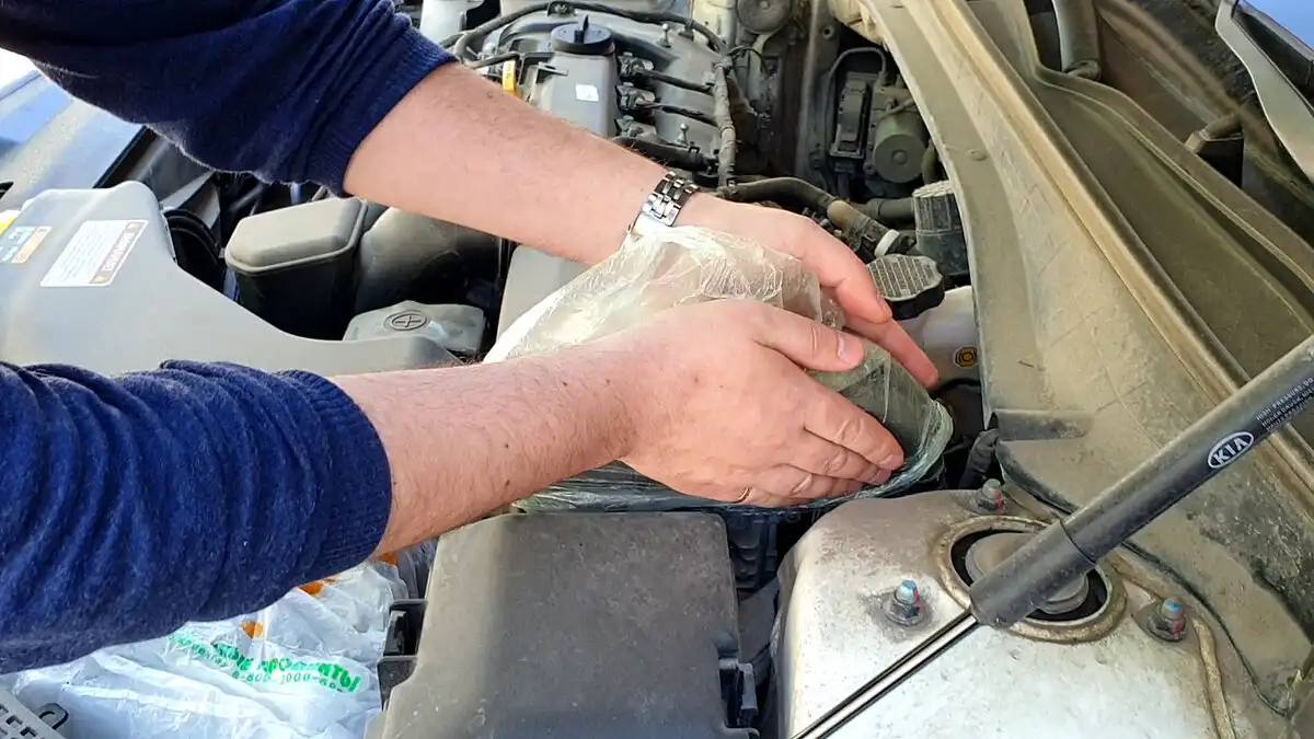 Motormosás: lehet vagy nem lehet? autóápolás, biztonság, DIY, karbantartás, motor, Motormosás, Prevenció, tippek, tisztítás, Útmutató