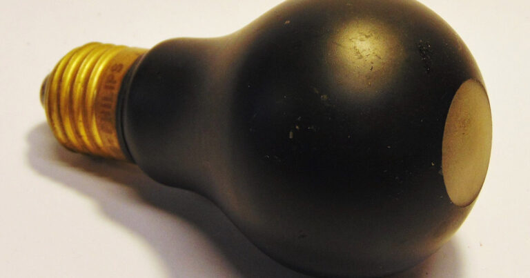 Miért használtak fekete lámpákat a 20. században?