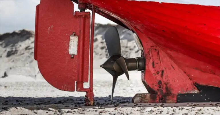 Miért Hátul Van a Hajó Kormánylapátja? 3 Érdekes Tény!