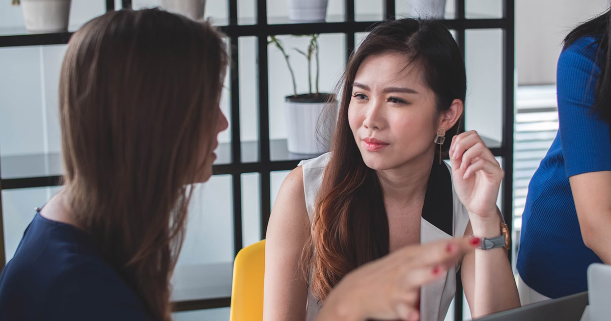 9 szembetűnő különbség az okos és buta emberek beszédében
