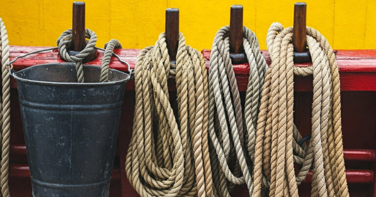 Egyszerű kérdés: miért csomóban mérik a hajók sebességét?