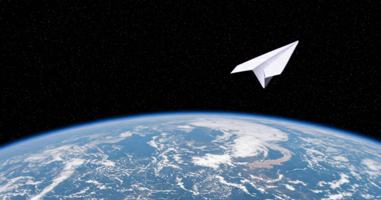 Papírrepülő az Űrből: Elég vagy Leszáll? A Válasz!