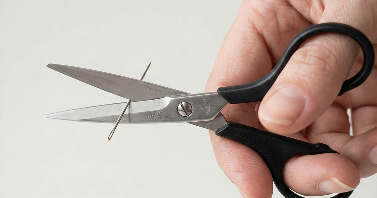 Minden ollóm élesebb, mint a borotva. Még a 90-es években egy varrónő megtanította, hogyan legyenek mindig élesek