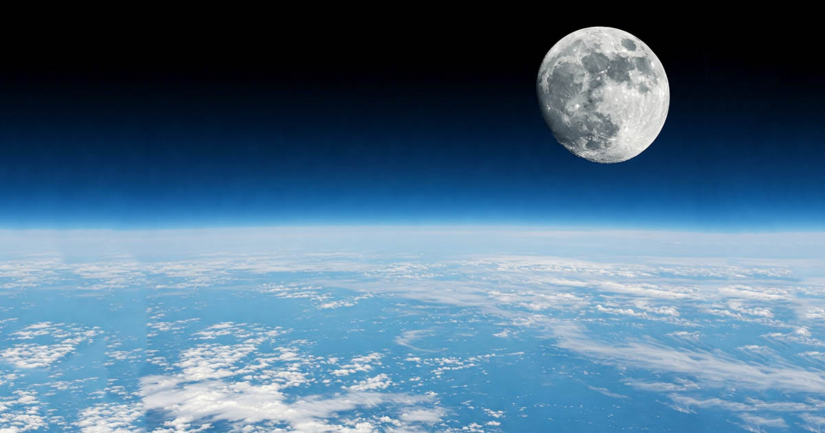 Ha a Földhöz hasonlóan a Hold is forog a tengelye körül, akkor miért mindig csak az egyik oldalát látjuk?