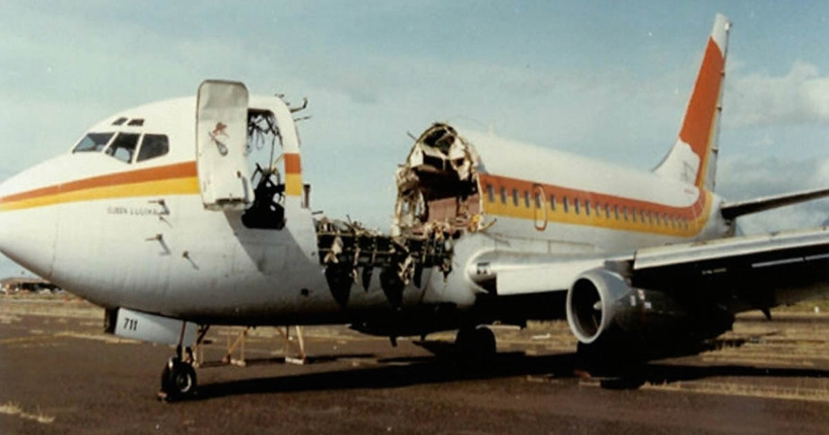 Repülés közben leszakadt a tető. Mi történt annak a Boeing-nek az utasaival, akik tető nélkül repültek