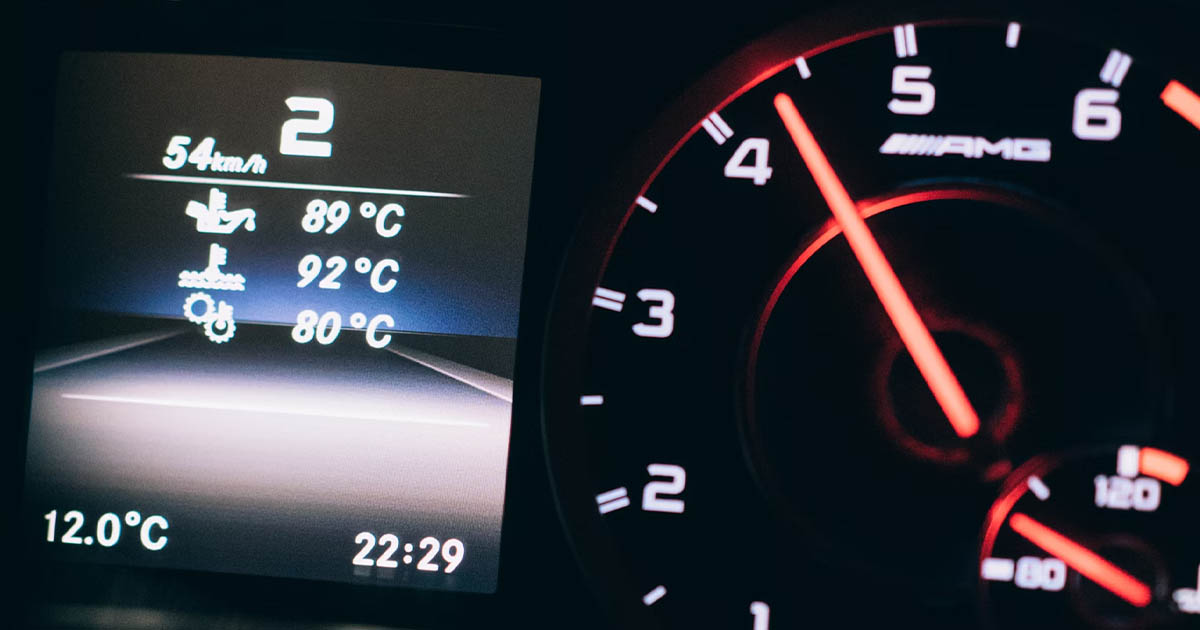 Miért érdemes néha a piros zónáig pörgetni a motort? Elmagyarázom