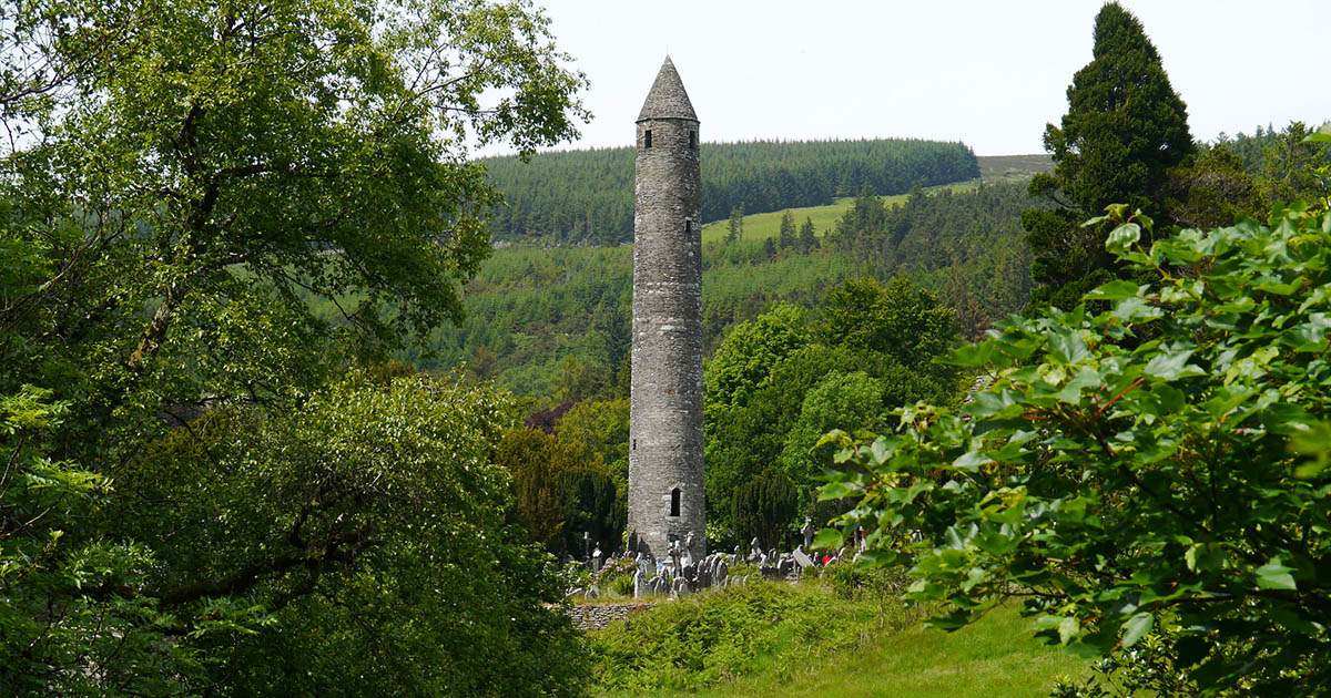 Az ajtó hét méterrel a föld felett és nincs lépcső: a titokzatos régi tornyok titka még mindig nem derült ki