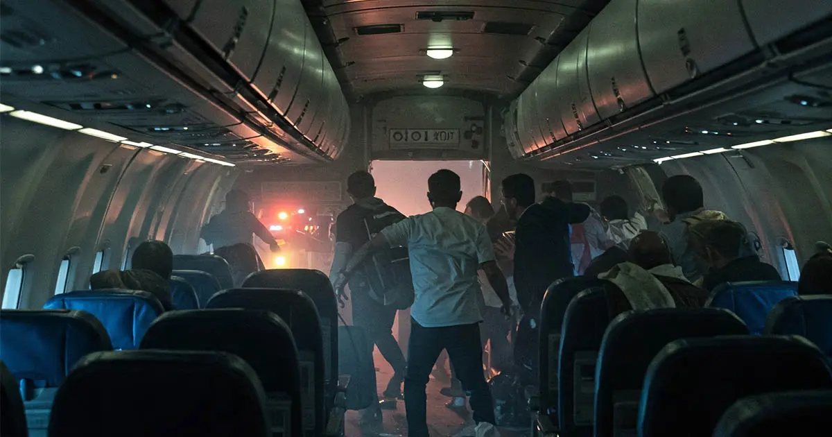 Miért kapcsolják le a fényeket fel- és leszálláskor? És még 12 érdekes tény a repülőgépek fedélzetéről