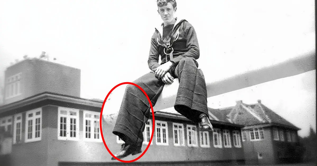 Miért viseltek a tengerészek régebben ennyire széles szárú nadrágot a hagyományos nadrágok helyett?