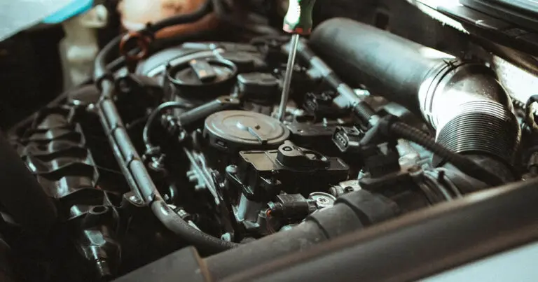 Nyomaték vs. Lóerő: Miért a nyomaték a valódi erő az autódban?