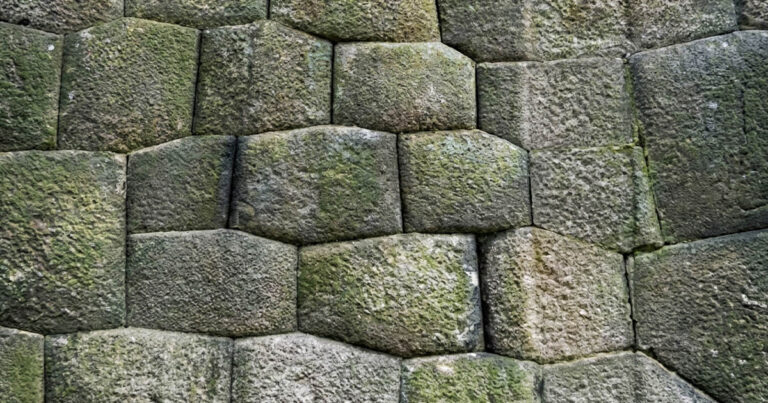 Ókori Sokszögű Falazatok: 3 Rejtély a Tökéletes Illesztés Mögött