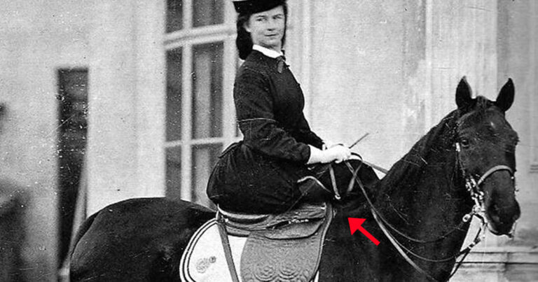 Miért lovagoltak régen a nők oldalt ülve, és nem egyenesen?