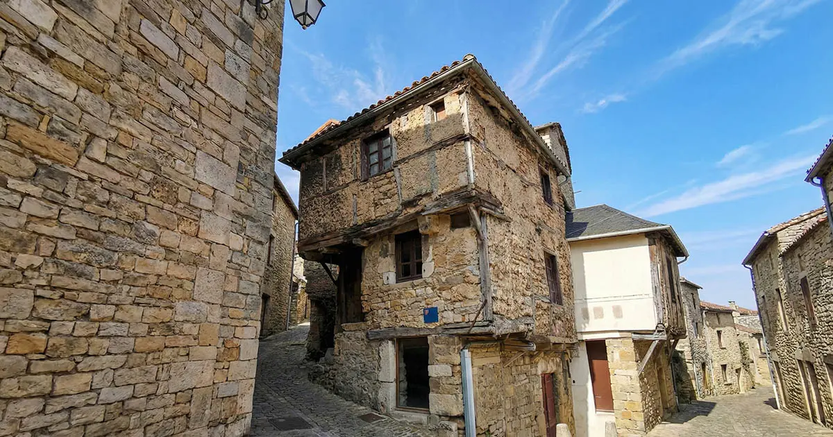 Hogyan néz ki egy keresztes háborúk idején épült ház, amiben még mindig élnek emberek?