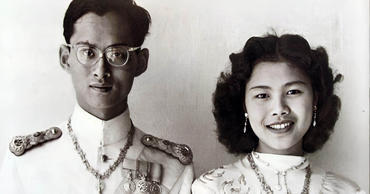 Mit tett Thaiföld királya, amikor rajtakapta a feleségét egy ágyban a testőrével?