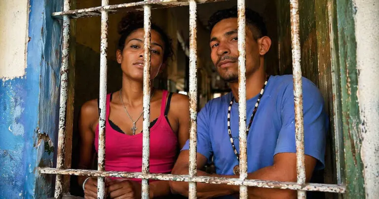 Hogyan töltik együtt büntetésüket nők és férfiak a spanyol vegyes börtönökben?