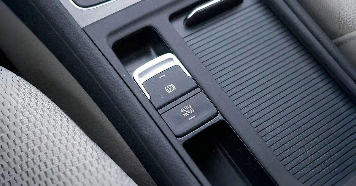 Milyen esetekben kell kikapcsolni az Auto Hold-ot az autóban: Egyszerűen elmagyarázom