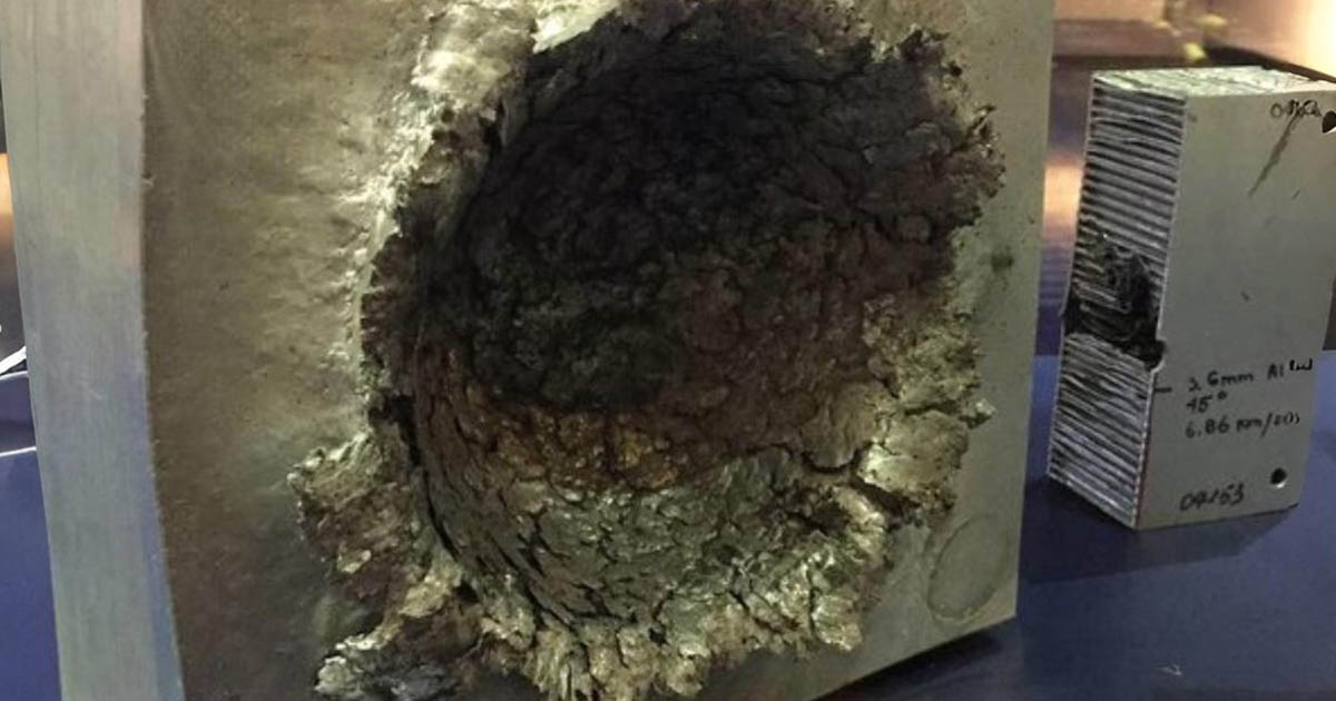 Mi történne, ha egy fényssebességgel mozgó tárgy beléd ütközne?