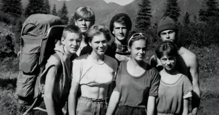 7 ember ment túrázni a hegyekbe, de csak egy lány tért vissza közülük