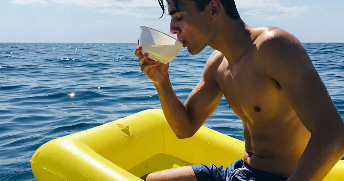 Mi történik, ha tengervizet iszol, hogy túlélj egy lakatlan szigeten? Tényleg rosszabb, mintha semmit se innál?