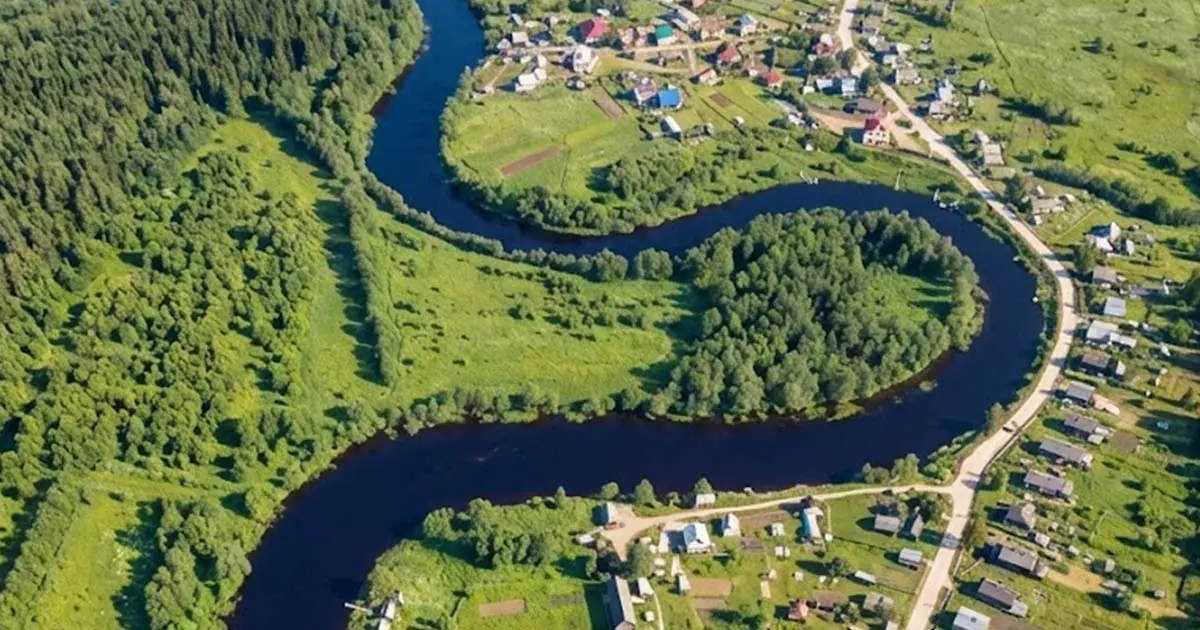 Miért kanyarognak a folyók ahelyett, hogy egyenes vonalban folynának?