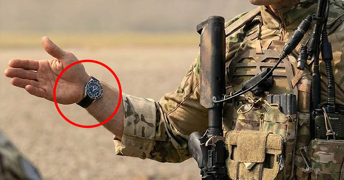 Miért viselik a hivatásos katonák gyakran az órájukat a csuklójuk belső oldalán?