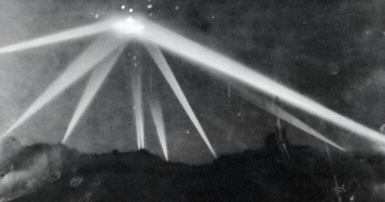 Los Angeles 1942: Árnyékboksz vagy UFO-k a Légben?