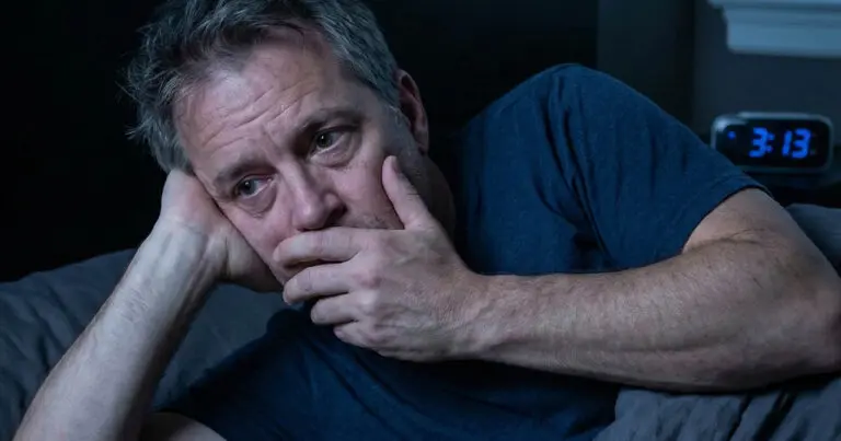 Hajnali 3 és 5 között ébredsz? 5 ok, amiért a tested jelez