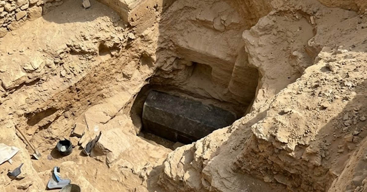 Milyen folyadék volt az Alexandriában talált fekete gránit szarkofágban?